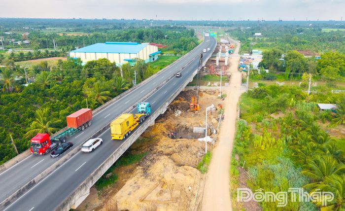 Các nhà thầu mong công tác giải phóng mặt bằng sớm hoàn thành để đẩy nhanh tiến độ thi công.