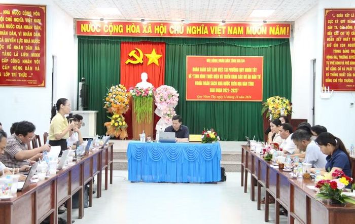  Quang cảnh buổi làm việc với UBND phường Quy Nhơn Tây. Ảnh: Trọng Lợi 