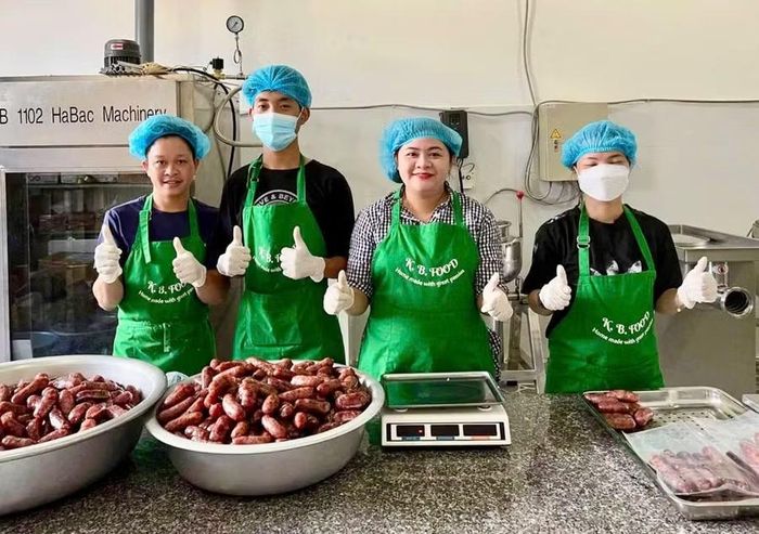 Sản phẩm OCOP của Công ty TNHH MTV Trần Lâm Gia Phát (phường Hội Phú) được chú trọng kiểm soát chất lượng, tuân thủ các quy định sau khi được công nhận. Ảnh: ĐVCC