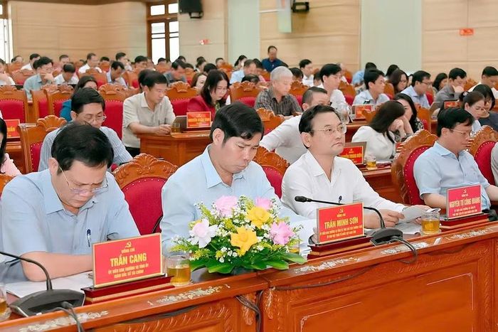  Các đại biểu lãnh đạo tỉnh và các sở, ngành dự hội nghị. Ảnh: Đức Thụy 