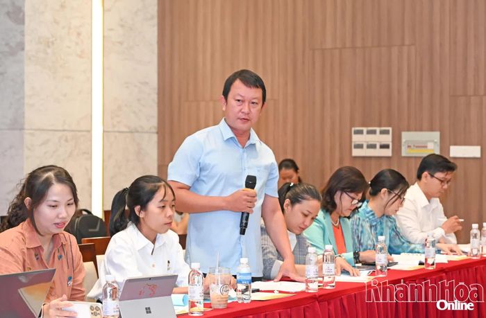 Một đại biểu phát biểu ý kiến.