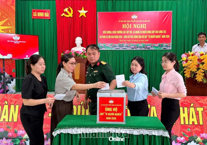 Các đại biểu phát động ủng hộ Quỹ “Vì người nghèo” năm 2026.