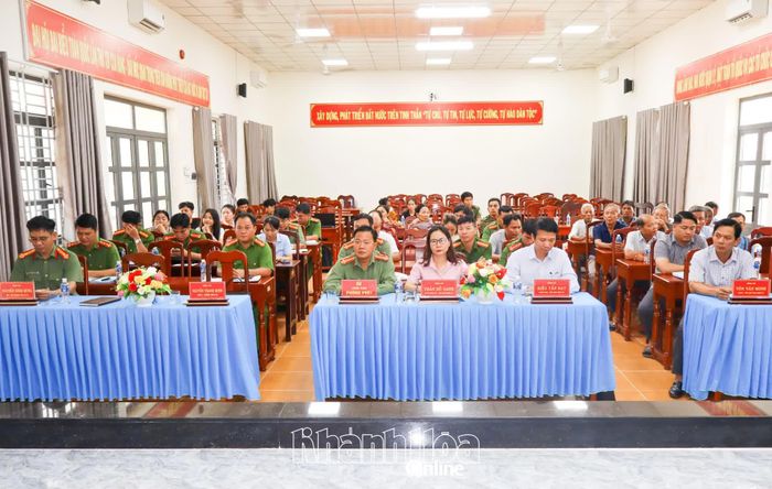 Các đại biểu tham dự hội nghị.