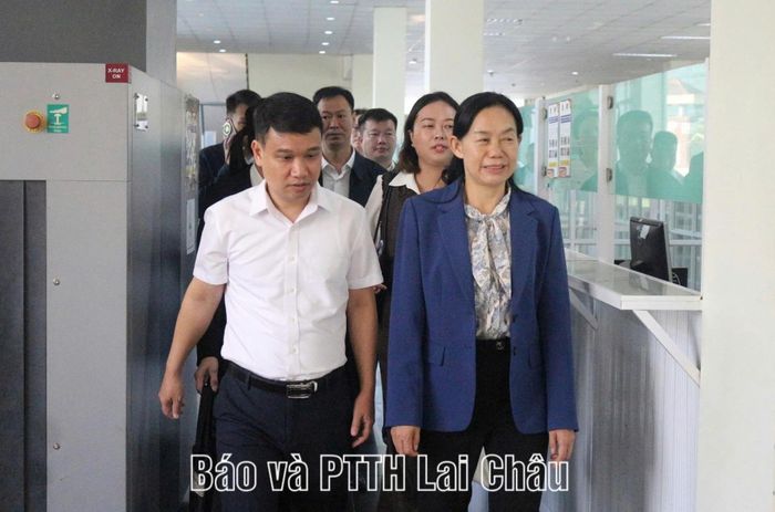 Đoàn thăm cửa khẩu quốc tế Ma Lù Thàng.