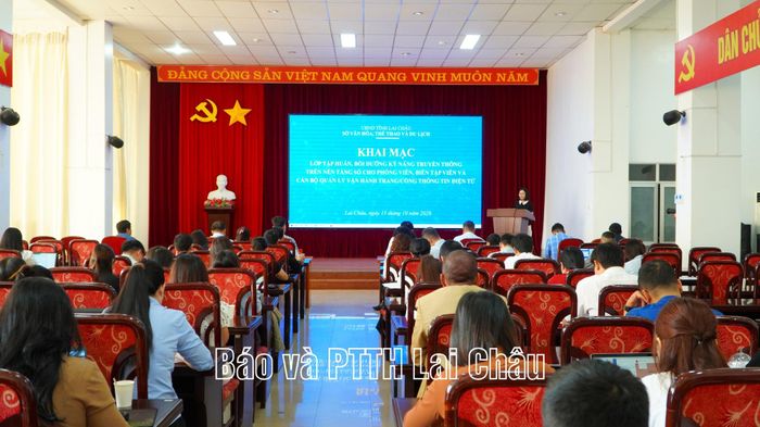 Quang cảnh lớp tập huấn.