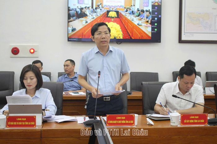 Lãnh đạo Sở Nông nghiệp và Môi trường cung cấp thông tin tại buổi Họp báo.