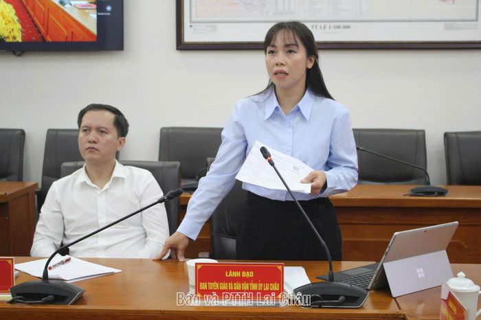 Đồng chí Đào Thị Thanh Nhàn – Phó Trưởng ban Thường trực Ban Tuyên giáo Tỉnh ủy phát biểu tại buổi Họp báo.