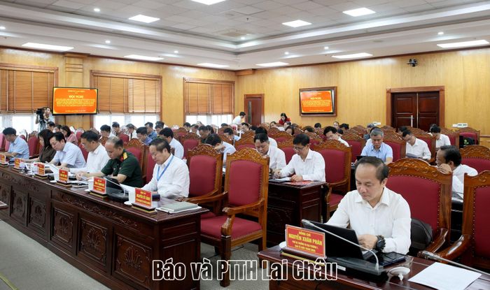 Các đại biểu dự hội nghị. 