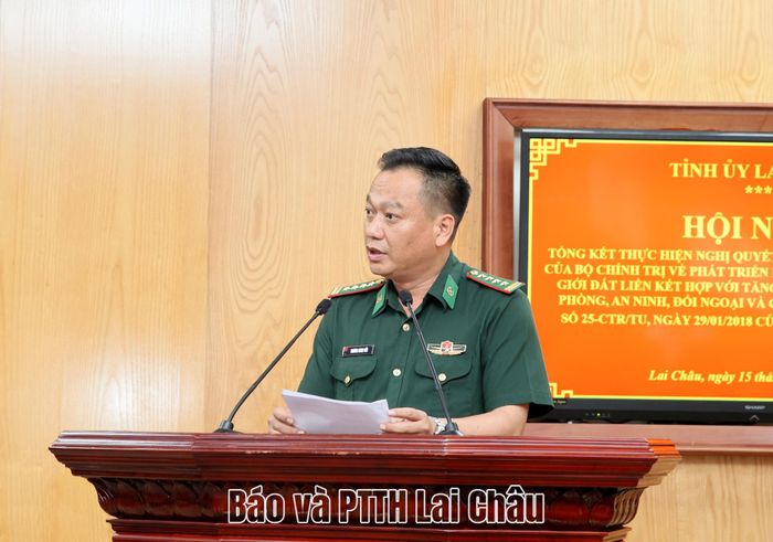 Lãnh đạo Đảng ủy Ban Chỉ huy Bộ đội Biên phòng tỉnh phát biểu tại hội nghị. 