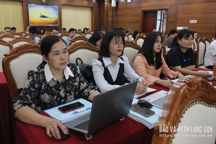 Các đại biểu dự hội nghị