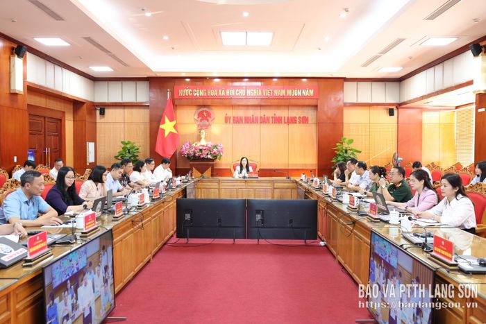 Lãnh đạo UBND tỉnh cùng các sở, ngành tham dự hội nghị tại điểm cầu Lạng Sơn