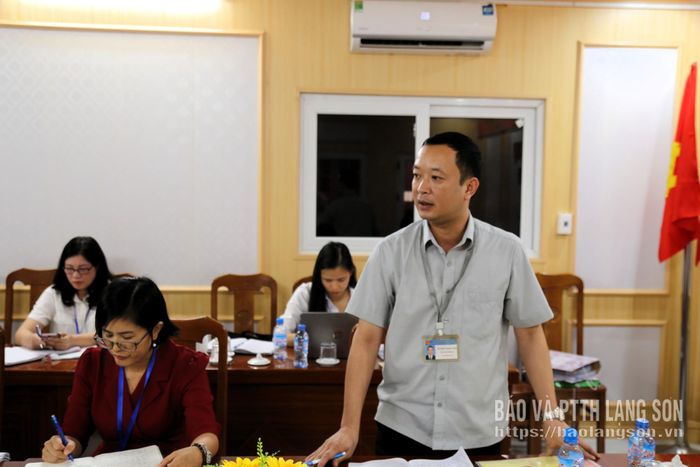 Lãnh đạo UBND xã Hoàng Văn Thụ phát biểu làm rõ thêm một số vấn đề đoàn kiểm tra quan tâm