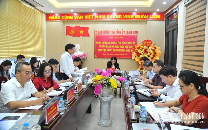 Lãnh đạo UBKT Tỉnh ủy báo cáo kết quả thực hiện nhiệm vụ 9 tháng đầu năm và phương hướng, nhiệm vụ 3 tháng cuối năm 2026