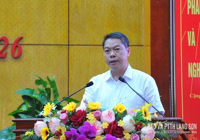Đồng chí Đoàn Thanh Sơn, Phó Chủ tịch UBND tỉnh làm rõ một số vấn đề đại biểu quan tâm tại kỳ họp