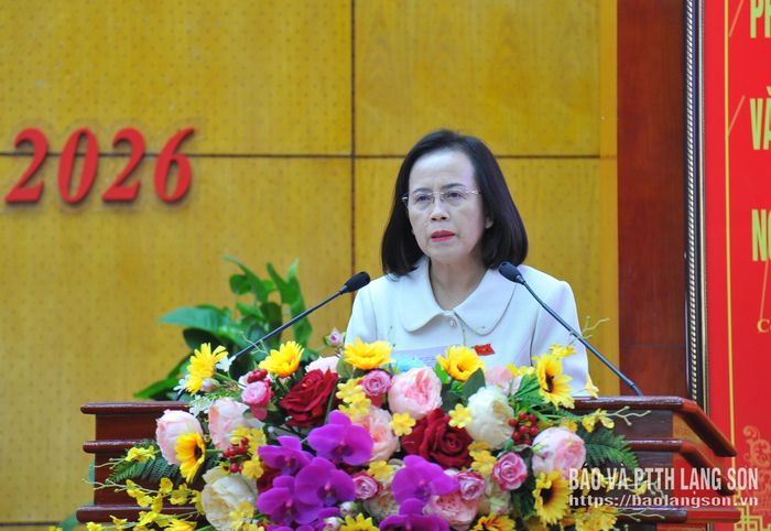 Đồng chí Đoàn Thị Hậu, Phó Bí thư Tỉnh ủy, Chủ tịch HĐND tỉnh phát biểu bế mạc kỳ họp