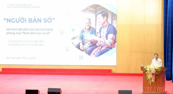 Lãnh đạo Ban Tuyên giáo Tỉnh ủy trình bày kế hoạch triển khai mô hình “Người Bản số” giai đoạn 2026 - 2028, nhằm hình thành lực lượng nòng cốt trực tiếp hướng dẫn, hỗ trợ người dân sử dụng công nghệ số, dịch vụ công trực tuyến và ứng dụng trí tuệ nhân tạo trong sản xuất, kinh doanh, đời sống.