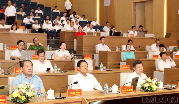 Các đại biểu tham dự chương trình.