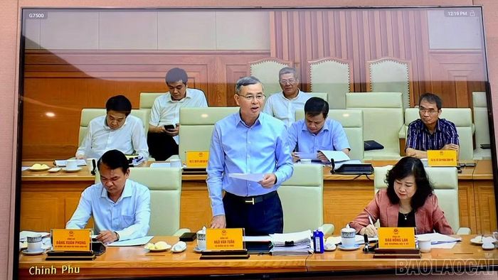 Lãnh đạo các bộ, ngành và lãnh đạo các tỉnh, thành phố phát biểu thảo luận tại Hội nghị
