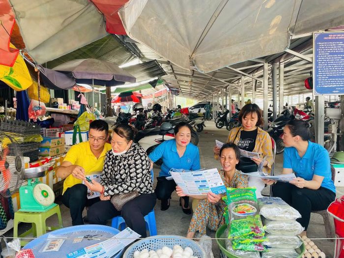 Ngay sau lễ ra quân các đội hình đã triển khai tuyên tuyền lưu động trực tiếp.