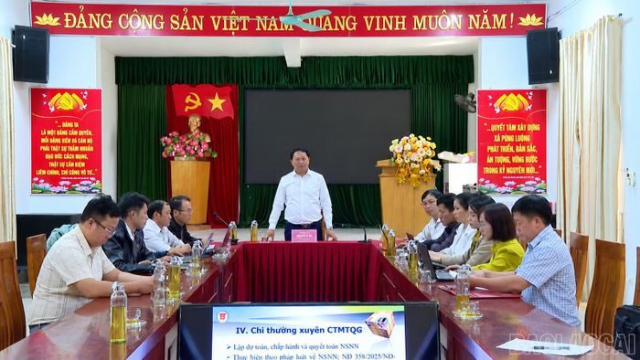 Xã Púng Luông tháo gỡ các thủ tục về đất đai để tăng nguồn thu từ đất.