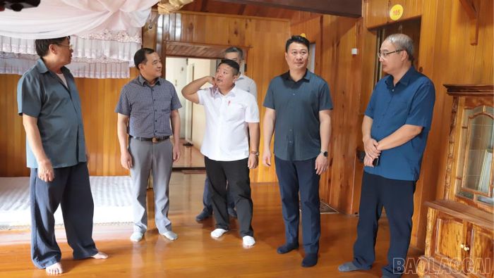 Đoàn công tác tham quan Làng văn hóa du lịch cộng đồng Homestay Khim Nọi tại xã Mù Cang Chải.
