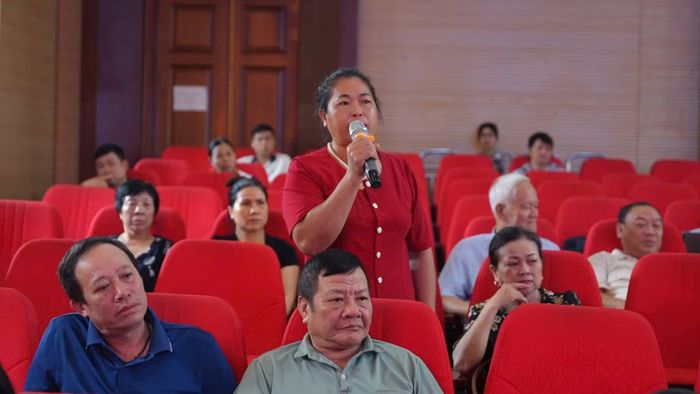 Đại diện người dân nêu ý kiến tại hội nghị.