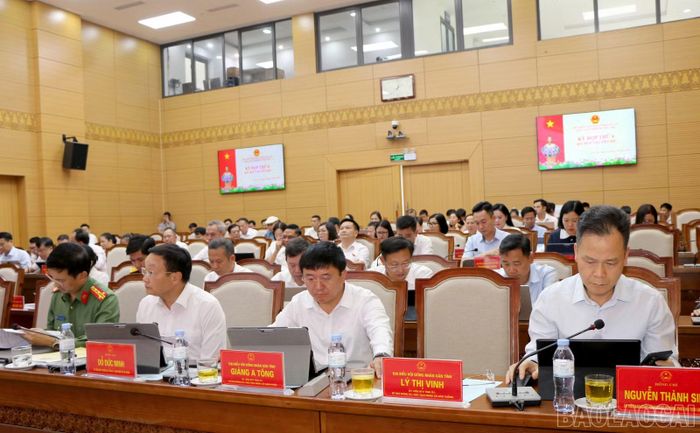Các đại biểu tham dự kỳ họp.