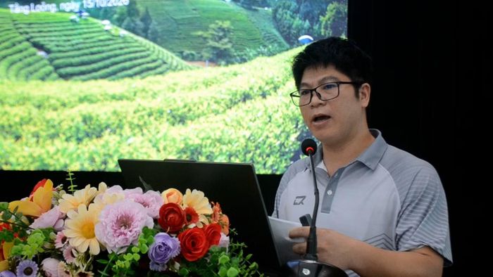 Đại diện Viện Kiến trúc Quy hoạch Xây dựng tỉnh Lào Cai công bố và trình bày chi tiết các nội dung cốt lõi của đồ án quy hoạch.