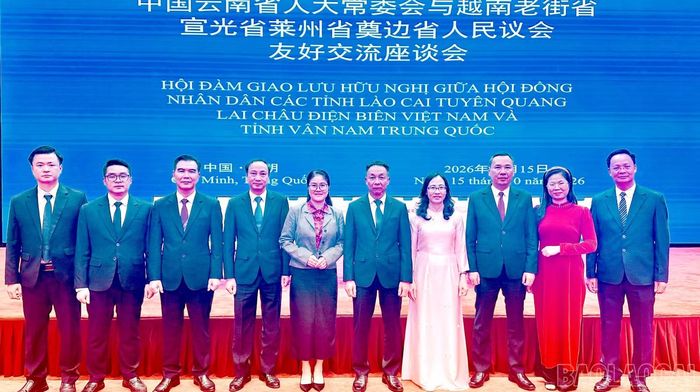 Các đại biểu của Đoàn đại biểu HĐND tỉnh Lào Cai tham dự hội đàm.