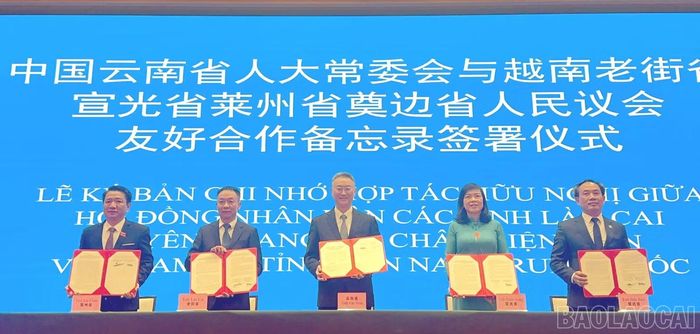 Đoàn đại biểu HĐND các tỉnh Lào Cai, Lai Châu, Điện Biên và Tuyên Quang ký kết Bản ghi nhớ hợp tác hữu nghị với Ban Thường vụ Đại hội đại biểu nhân dân tỉnh Vân Nam, giai đoạn 2026 - 2031.