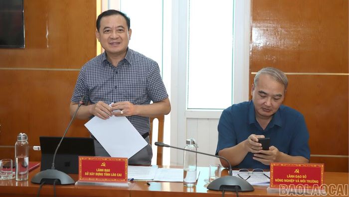Lãnh đạo Sở Xây dựng trao đổi, giải đáp các đề xuất, kiến nghị của các xã tại buổi làm việc.