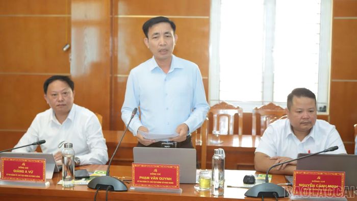 Đồng chí Phạm Văn Quynh - Bí thư Đảng ủy xã Khao Mang phát biểu tại buổi làm việc.