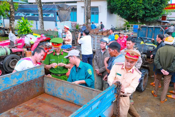 Hướng dẫn và tiến hành dán phản quang trên các phương tiện