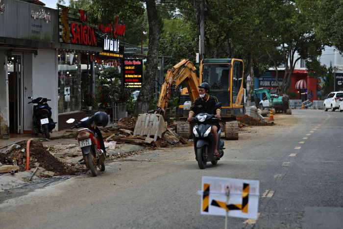 Đẩy nhanh tiến độ nâng cấp đường giao thông, chỉnh trang vỉa hè và hoàn thiện các công trình góp phần xây dựng đô thị Đà Lạt khang trang trước thềm Festival Hoa lần thứ XI năm 2026