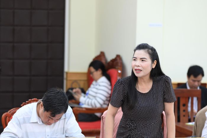 Tỉnh ủy viên, Trưởng Ban Kinh tế - Ngân sách HĐND tỉnh Lâm Đồng Phạm Thị Tường Vân cho ý kiến về các nội dung thuộc thẩm quyền