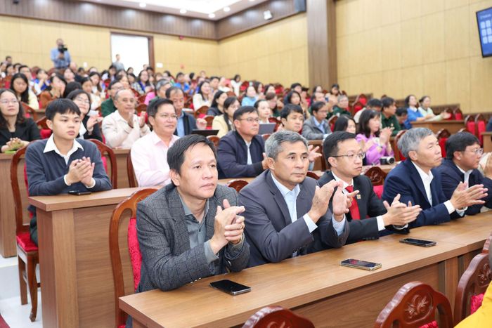 Lãnh đạo các sở, ban, ngành dự lễ phát động