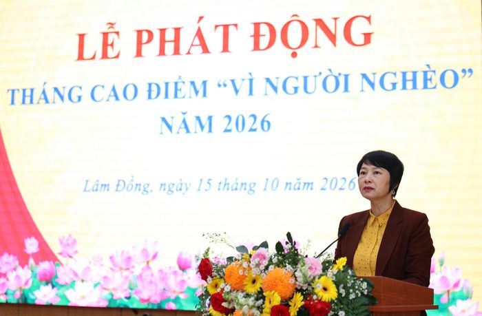 Đồng chí Phạm Thị Phúc, Phó Bí thư Tỉnh ủy, Chủ tịch Ủy ban MTTQ Việt Nam tỉnh đọc Thư kêu gọi ủng hộ Quỹ “Vì người nghèo” tỉnh Lâm Đồng năm 2026