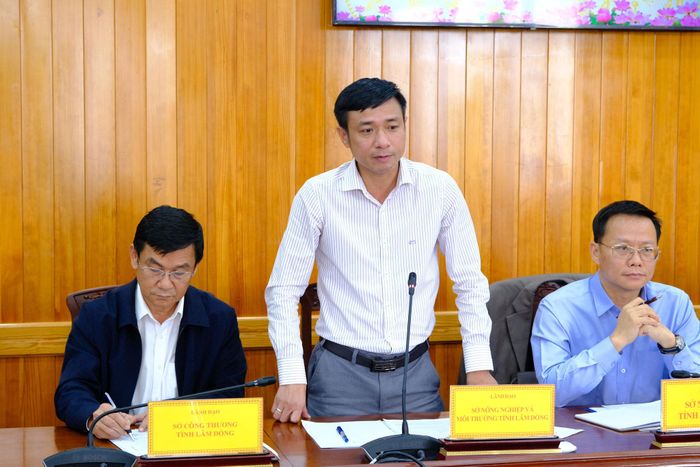 Ông Bùi Thanh Hà, Phó Giám đốc Sở Nông nghiệp và Môi trường phát biểu tại buổi làm việc