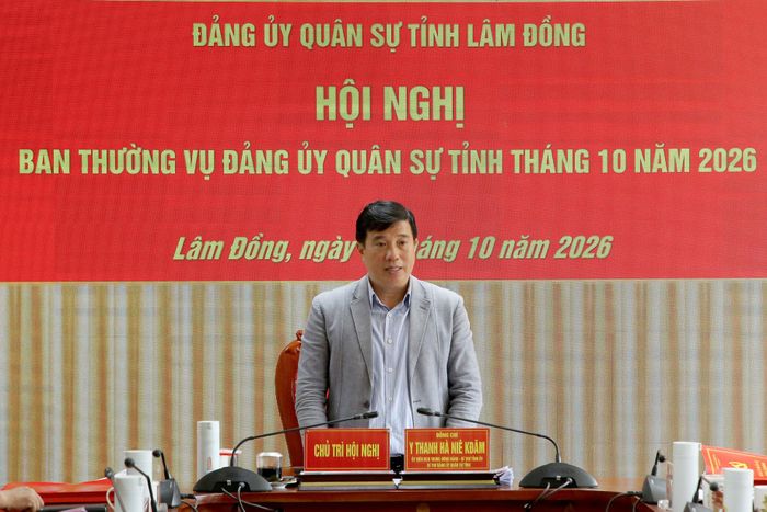 Đồng chí Y Thanh Hà Niê Kđăm, Ủy viên Ban Chấp hành Trung ương Đảng, Bí thư Tỉnh ủy, Trưởng Đoàn ĐBQH tỉnh, Bí thư Đảng ủy Quân sự tỉnh phát biểu kết luận hội nghị