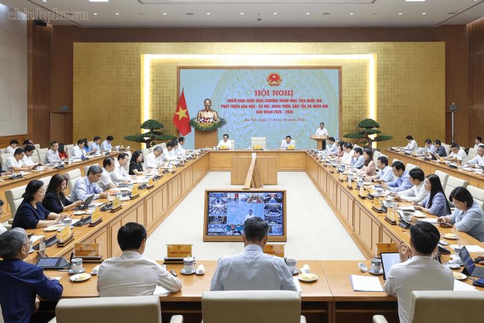 Sau hội nghị, Thủ tướng Chính phủ Lê Minh Hưng đề nghị các bộ, ngành, địa phương nêu cao tinh thần trách nhiệm, quyết tâm tổ chức thực hiện quyết liệt, không để người dân phải chờ đợi. (Ảnh: Nhật Bắc)