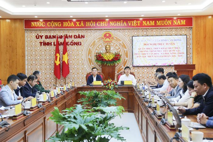 Lãnh đạo tỉnh, các sở, ngành tham dự hội nghị tại điểm cầu Lâm Đồng