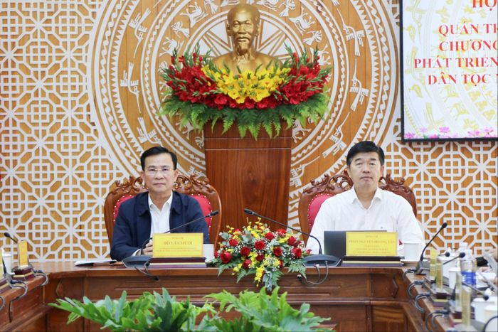 Ủy viên Ban Chấp hành Trung ương Đảng, Phó Bí thư Tỉnh ủy, Chủ tịch UBND tỉnh Hồ Văn Mười; Tỉnh ủy viên, Giám đốc Sở Nông nghiệp và Môi trường Phan Nguyễn Hoàng Tân đồng chủ trì tại điểm cầu Lâm Đồng