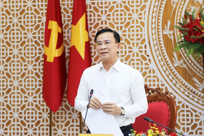 Ủy viên Ban Chấp hành Trung ương Đảng, Phó Bí thư Tỉnh ủy, Chủ tịch UBND tỉnh Hồ Văn Mười báo cáo trước Thủ tướng Chính phủ về triển khai các nội dung thuộc chương trình MTQG tại địa phương