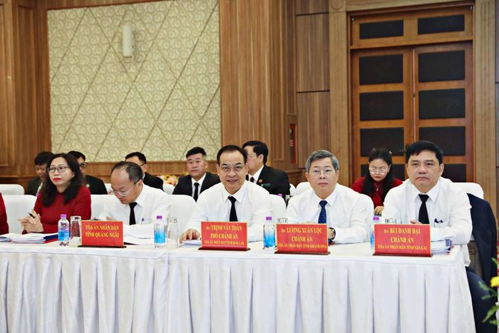 Lãnh đạo Tòa án nhân dân Cụm thi đua số V tham dự hội nghị