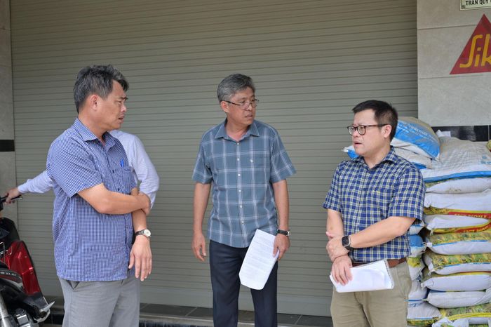 Phó Chủ tịch UBND tỉnh Nguyễn Minh khảo sát và làm việc với các đơn vị liên quan dự án Nâng cấp tuyến đường Trần Quý Cáp