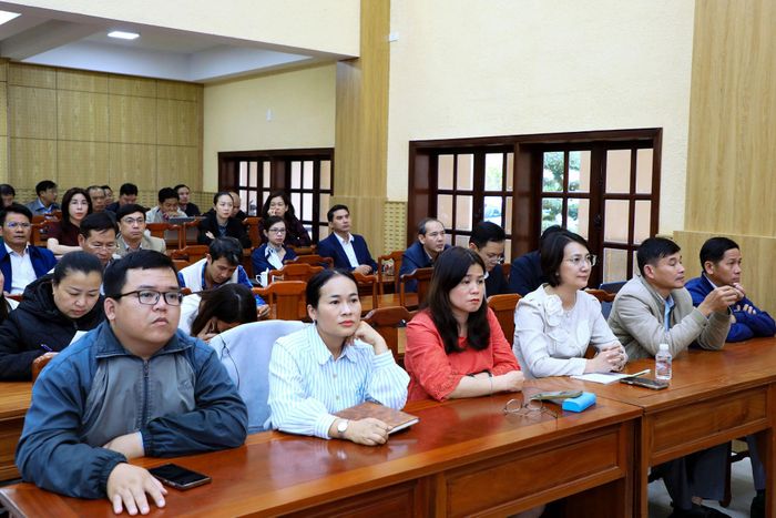 Lãnh đạo các sở, ban, ngành dự và theo dõi hội nghị tại điểm cầu Tỉnh ủy Lâm Đồng