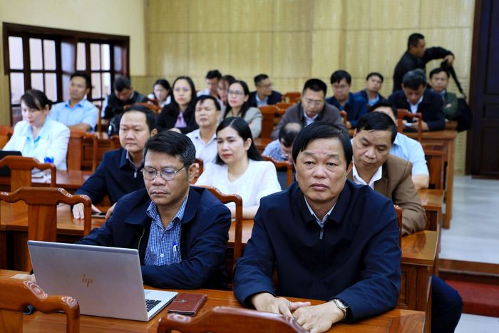 Lãnh đạo các sở, ban, ngành dự và theo dõi hội nghị tại điểm cầu Tỉnh ủy Lâm Đồng