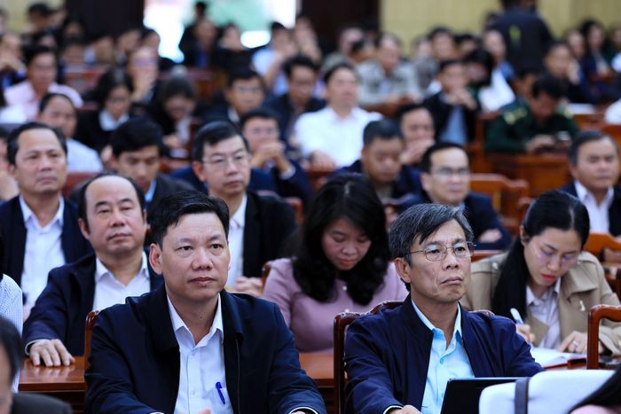 Lãnh đạo các sở, ban, ngành dự và theo dõi hội nghị tại điểm cầu Tỉnh ủy Lâm Đồng