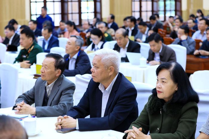 Các đồng chí nguyên lãnh đạo, lãnh đạo tỉnh Lâm Đồng dự và theo dõi hội nghị