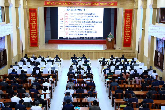Đông đủ các đồng chí nguyên lãnh đạo, lãnh đạo tỉnh Lâm Đồng dự hội nghị tại điểm cầu Hội trường Tỉnh ủy